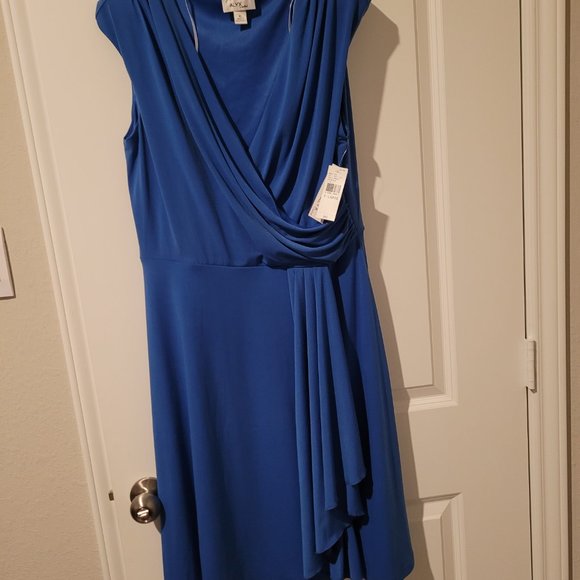 Dress - Picture 2 of 5